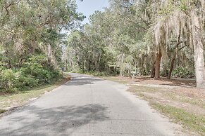 Charming Darien Hideaway w/ Porch, Near Downtown!