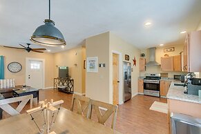 Charming Darien Hideaway w/ Porch, Near Downtown!