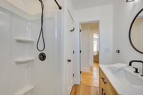 Modern Milledgeville Getaway: Walk to Downtown!