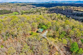 Mnt View Cabin w/ Hot Tub Near Golf & Fishing