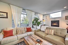 Sleek Seattle Home w/ Rooftop Patio & Views!