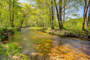 Peaceful Ellijay Home w/ Deck - Hike & Fish!