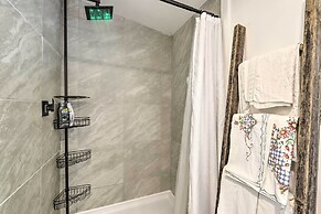 Lakefront Sparta Home: Fire Pit, Dock & Kayak