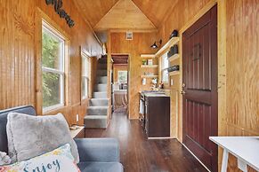 Pendergrass Tiny Home Cabin on Pond w/ Fire Pit!