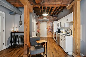 Studio w/ Pool Access: 2 Mi to Downtown Nashville!