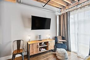 Studio w/ Pool Access: 2 Mi to Downtown Nashville!