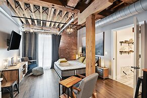 Studio w/ Pool Access: 2 Mi to Downtown Nashville!