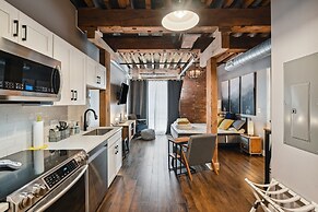 Studio w/ Pool Access: 2 Mi to Downtown Nashville!