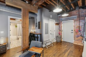 Studio w/ Pool Access: 2 Mi to Downtown Nashville!