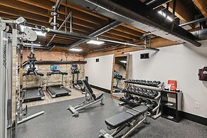 Studio w/ Pool Access: 2 Mi to Downtown Nashville!