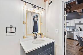 Studio w/ Pool Access: 2 Mi to Downtown Nashville!