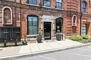 Studio w/ Pool Access: 2 Mi to Downtown Nashville!