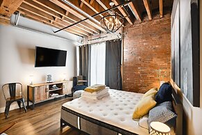 Studio w/ Pool Access: 2 Mi to Downtown Nashville!