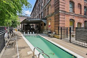 Studio w/ Pool Access: 2 Mi to Downtown Nashville!