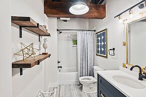 Studio w/ Pool Access: 2 Mi to Downtown Nashville!