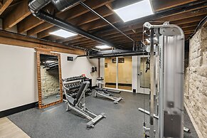 Studio w/ Pool Access: 2 Mi to Downtown Nashville!