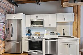 Studio w/ Pool Access: 2 Mi to Downtown Nashville!