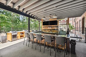 Studio w/ Pool Access: 2 Mi to Downtown Nashville!