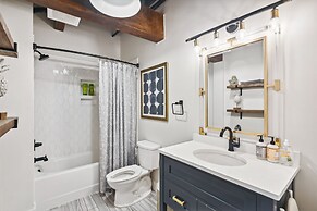 Studio w/ Pool Access: 2 Mi to Downtown Nashville!