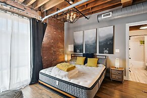 Studio w/ Pool Access: 2 Mi to Downtown Nashville!