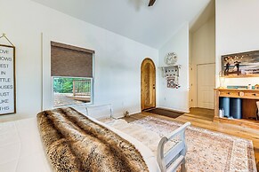 Beautiful Lakefront Studio: Dock, Fire Pit, Kayak