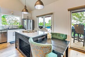 Beautiful Lakefront Studio: Dock, Fire Pit, Kayak