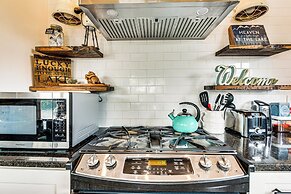 Beautiful Lakefront Studio: Dock, Fire Pit, Kayak