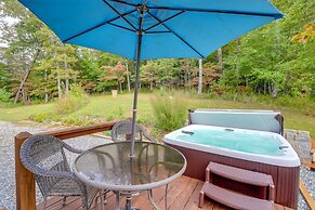 The Sunrise Cottage w/ Hot Tub, 3 Mi to Downtown