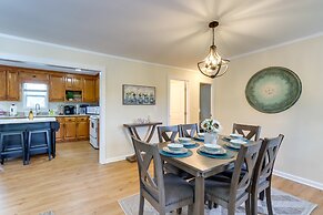 The Sunrise Cottage w/ Hot Tub, 3 Mi to Downtown