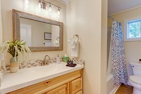The Sunrise Cottage w/ Hot Tub, 3 Mi to Downtown