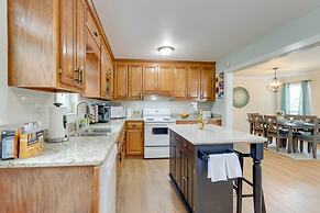 The Sunrise Cottage w/ Hot Tub, 3 Mi to Downtown