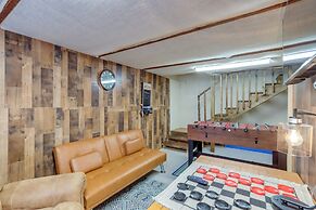 The Sunrise Cottage w/ Hot Tub, 3 Mi to Downtown