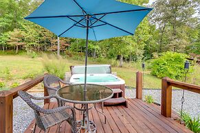 The Sunrise Cottage w/ Hot Tub, 3 Mi to Downtown
