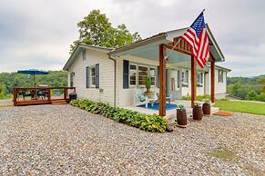 The Sunrise Cottage w/ Hot Tub, 3 Mi to Downtown