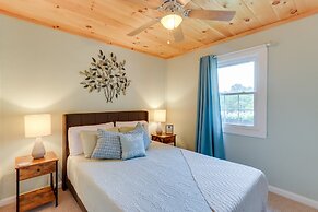 The Sunrise Cottage w/ Hot Tub, 3 Mi to Downtown