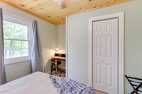 The Sunrise Cottage w/ Hot Tub, 3 Mi to Downtown