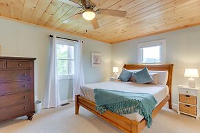 The Sunrise Cottage w/ Hot Tub, 3 Mi to Downtown
