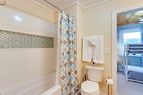 The Sunrise Cottage w/ Hot Tub, 3 Mi to Downtown