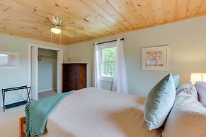 The Sunrise Cottage w/ Hot Tub, 3 Mi to Downtown
