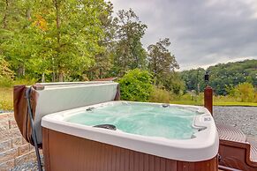 The Sunrise Cottage w/ Hot Tub, 3 Mi to Downtown