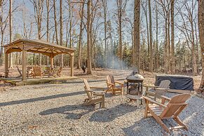 Peaceful Lawrenceville Cabin w/ Hot Tub on 6 Acres