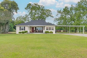 Beautiful Georgia Farmhouse Rental w/ Patio