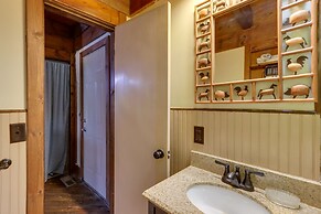 Mountaintop Ellijay Cabin w/ Private Hot Tub