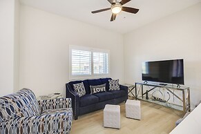 Central Tucson Condo w/ Community Pool + Hot Tub!