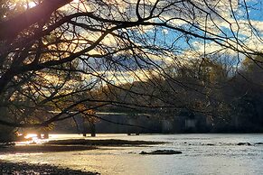 Ranch Home w/ Front Porch on Etowah River!