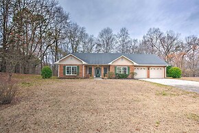 Ranch Home w/ Front Porch on Etowah River!