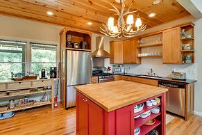 Spacious Georgia Escape w/ Fireplace, Deck & Grill
