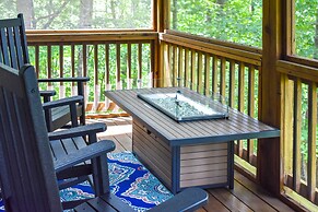 Spacious Georgia Escape w/ Fireplace, Deck & Grill