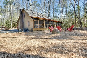 Cozy Creekside Mountain Escape w/ Hot Tub!