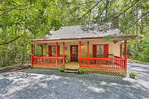 Cozy Creekside Mountain Escape w/ Hot Tub!